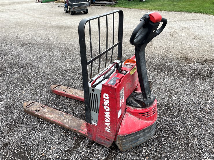 #6400-•-raymond-electric-pallet-jack-image-7