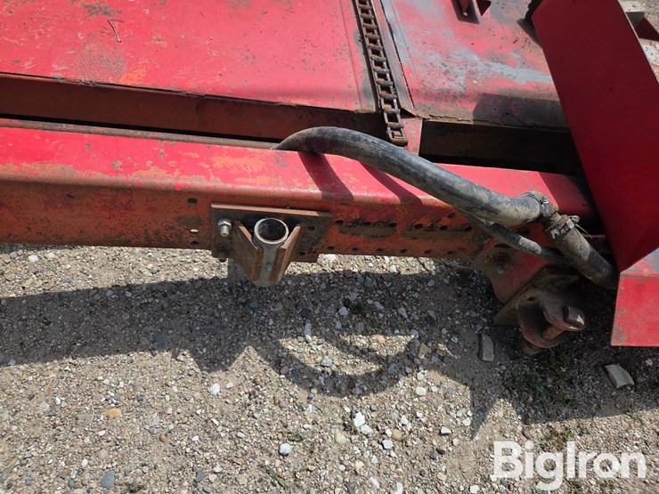 farmhand-1001-small-square-bale-accumulator-image-16
