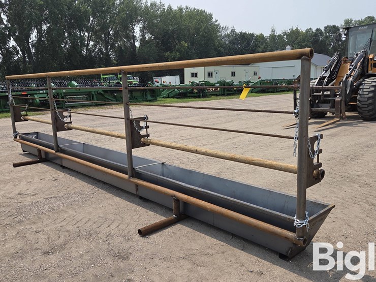 24'-free-standing-panel-w/-feed-trough-image-5
