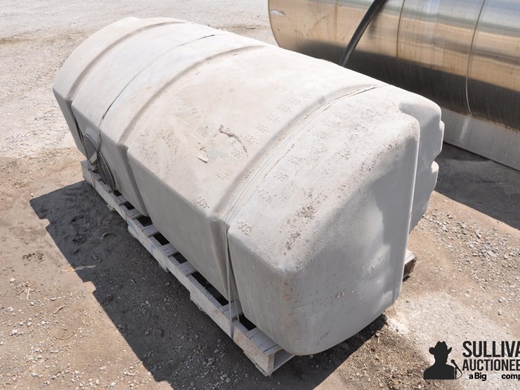 400-gal-hagie-poly-tank-image-2