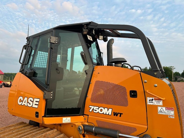 2020-case-750m-image-21