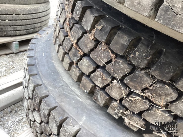 11r22.5-tires-&-rims-image-10