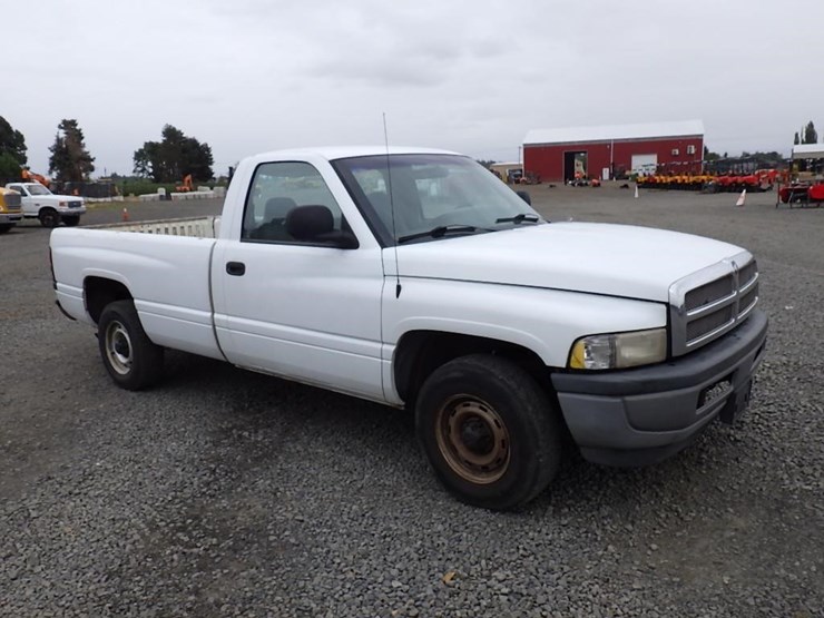 2001-dodge-1500-image-2