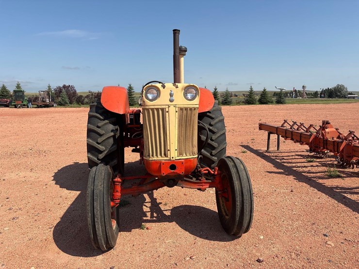 1957-case-900-tractor-image-3