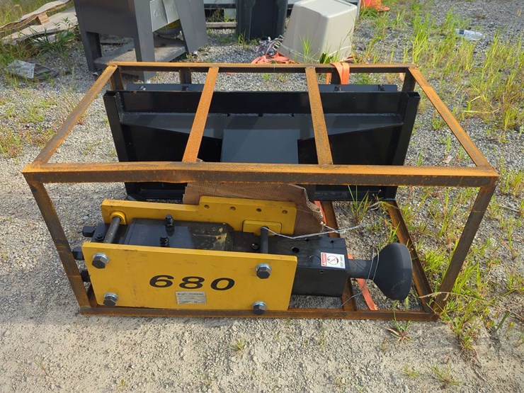 skid-steer-post-driver---cfg-industrial---pd680-pz-image-1