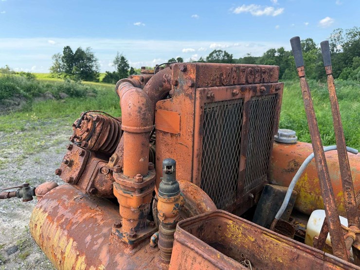 caterpillar-d4-air-compressor-tractor-image-11