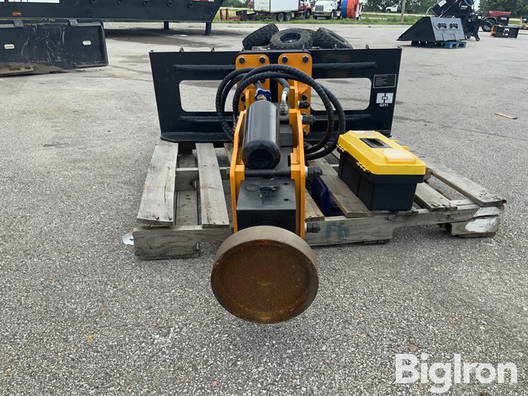 2025-giyi-680-skid-steer-post-driver-image-13