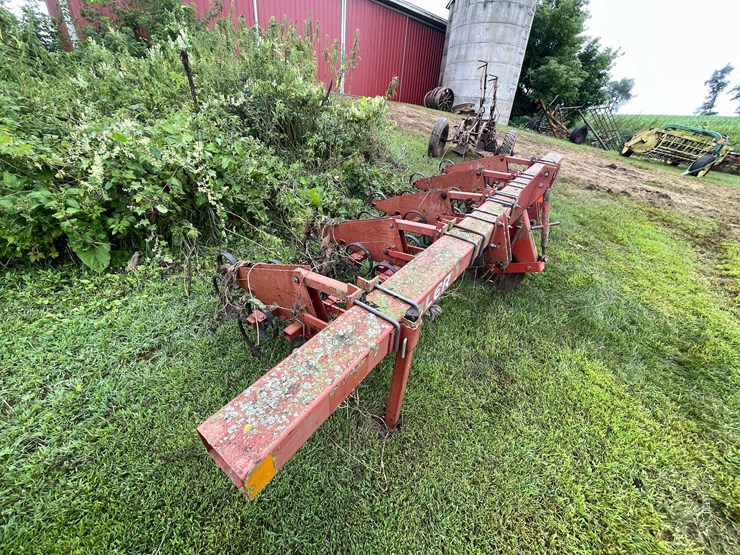 #7461-•-miller-row-crop-cultivator-image-3