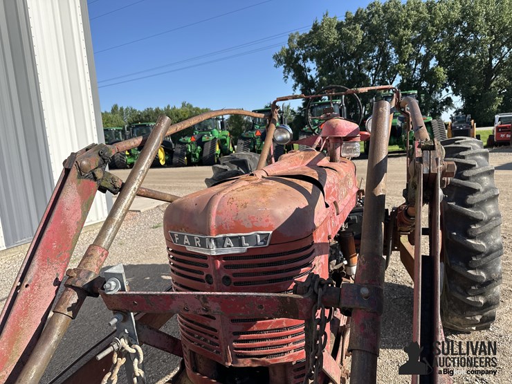 1940-farmall-h-2wd-tractor-w/hyd-loader-&-trip-bucket-image-13
