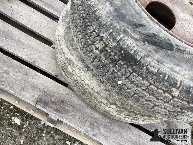 8.75r16.5-tires-&-rim-image-12