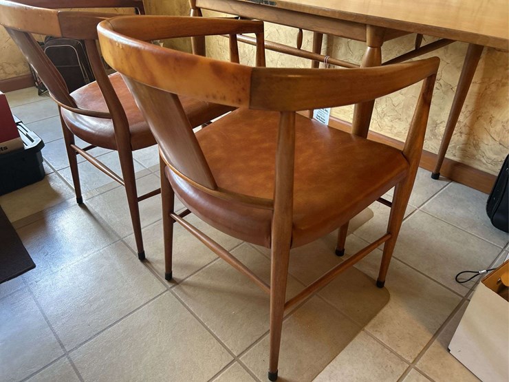 hendriden-heritage-table-and-two-chairs-image-4