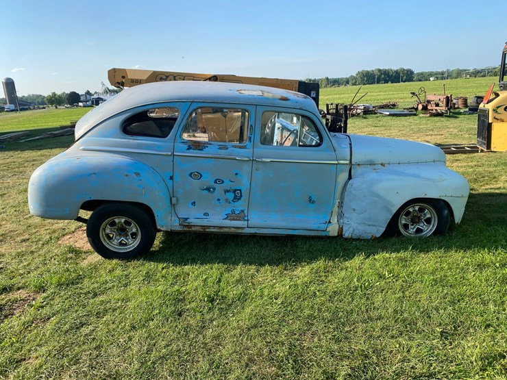 1949-plymoth-special-deluxe-4-door-suicide-door-sedan-project-car-image-1