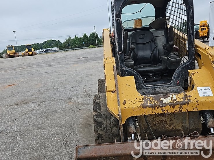 2016-caterpillar-236d-image-18