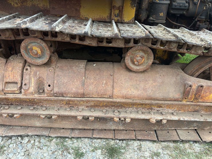 caterpillar-forty-diesel-crawler-image-12