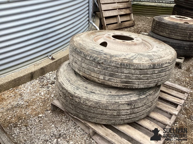 11r22.5-tires-&-rims-image-5