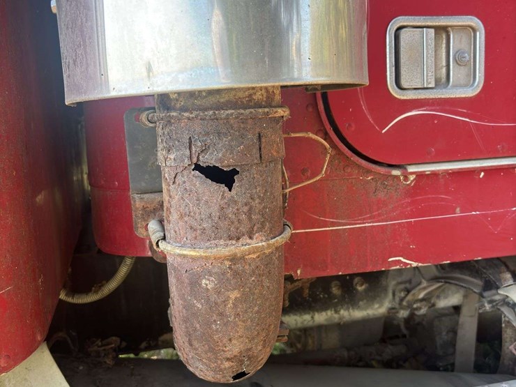 freightliner-semi-with-cummins-engine-image-63