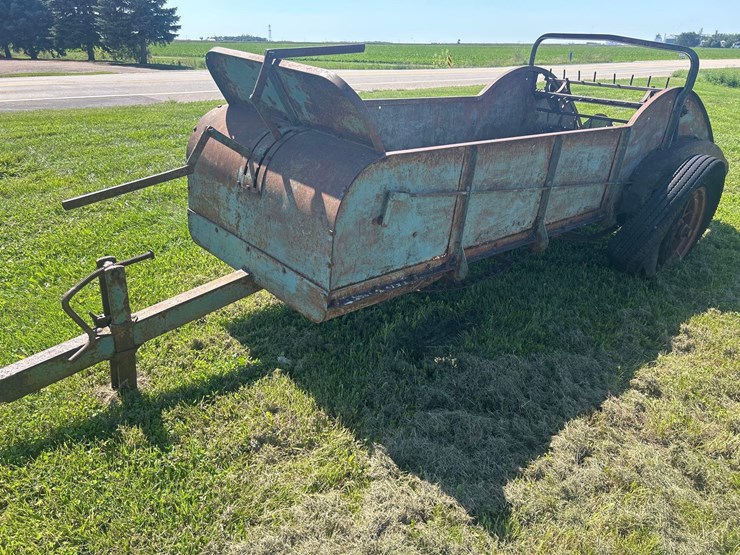 antique-manure-spreader-image-1