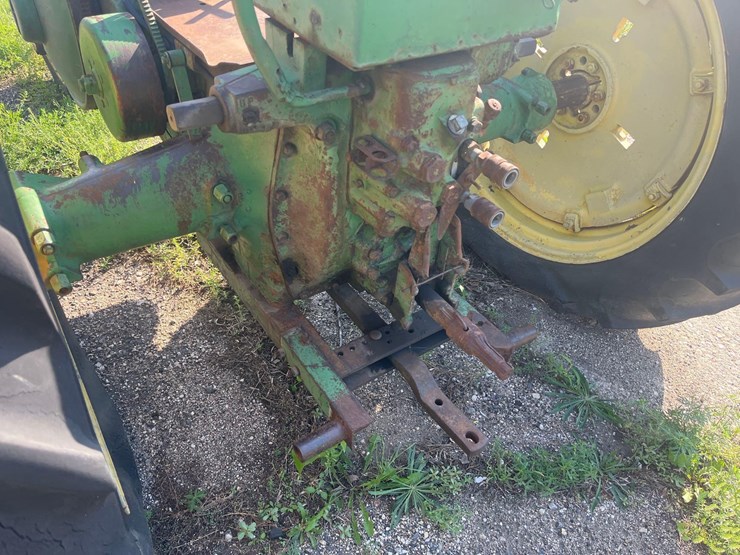 antique-john-deere-tractor-image-6