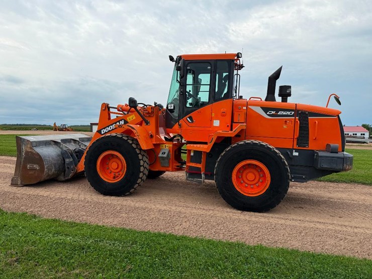 2017-doosan-dl220-5-image-6