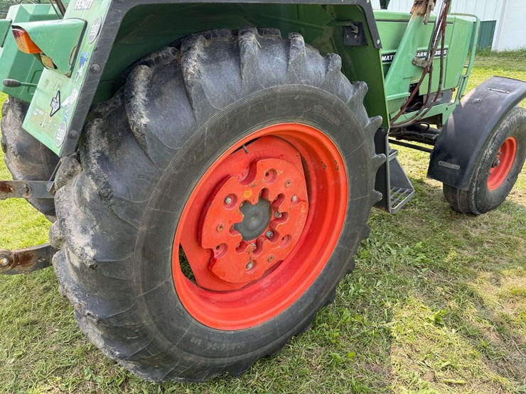 low-hour-fendt-306ls-with-loader-image-21