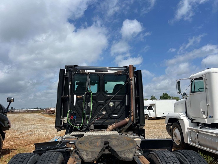 2015-freightliner-s/a-daycab-truck-*inop-image-14