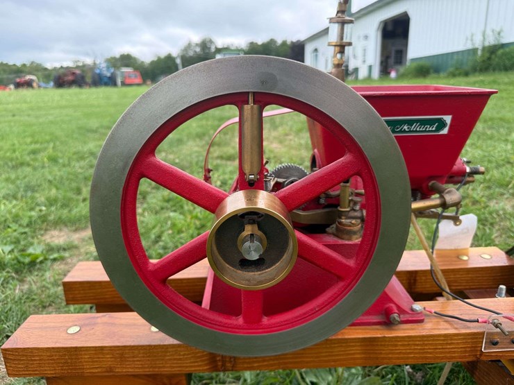 half-scale-new-holland-1.5hp-engine-image-10