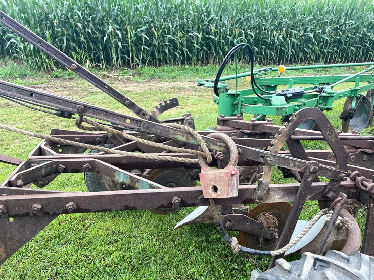 #7465-•-john-deere-3-bottom-plow-image-8