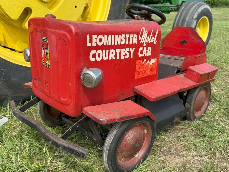 new-london-electric-caterpillar-on-wheels-image-1