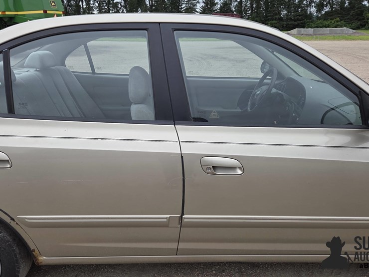 2005-hyundai-elantra-4-door-sedan-image-17