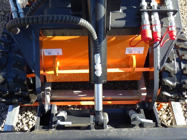2025-aboss-gh380-skid-steer-tracked-loader-image-6