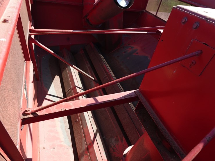 1991-case-ih-1660-image-24
