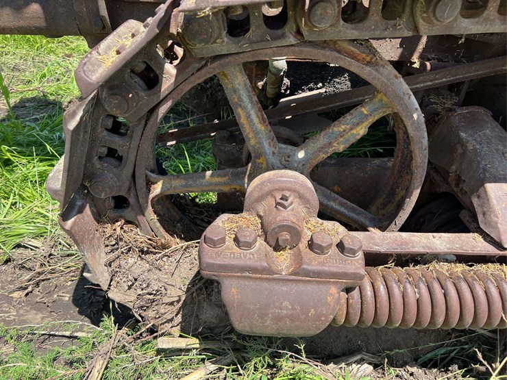 caterpillar-thirty-image-48