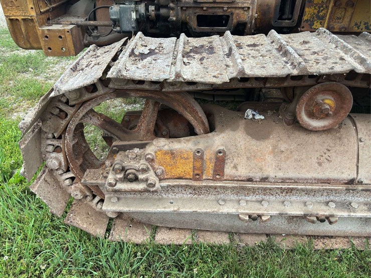 caterpillar-forty-diesel-crawler-image-16