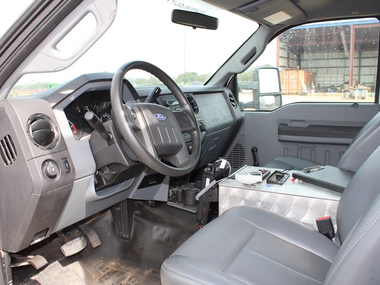 2011-ford-f550-image-10