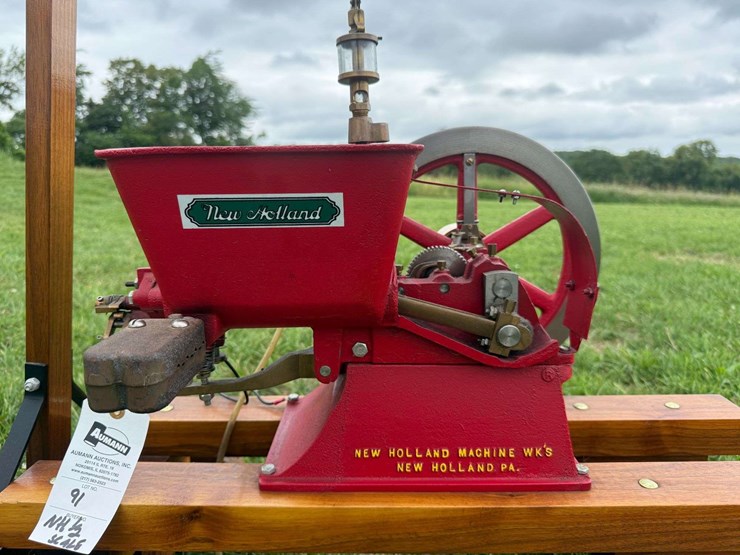 half-scale-new-holland-1.5hp-engine-image-2