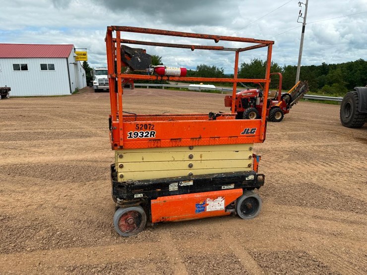 2017-jlg-1932r-image-1