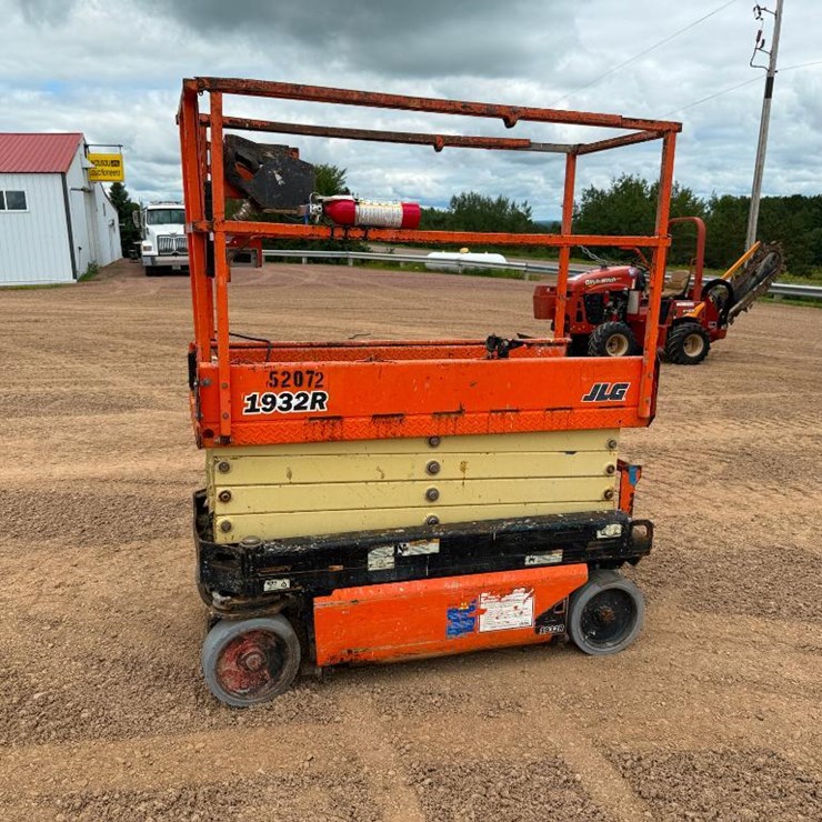2017 JLG 1932R