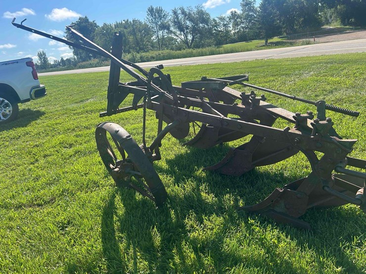 john-deere-plow-image-4