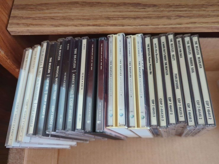 cd-tower-with-cd's-and-tape-cassettes---classics-image-6