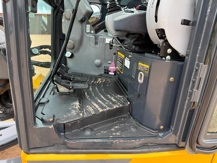 2021-deere-60g-image-46