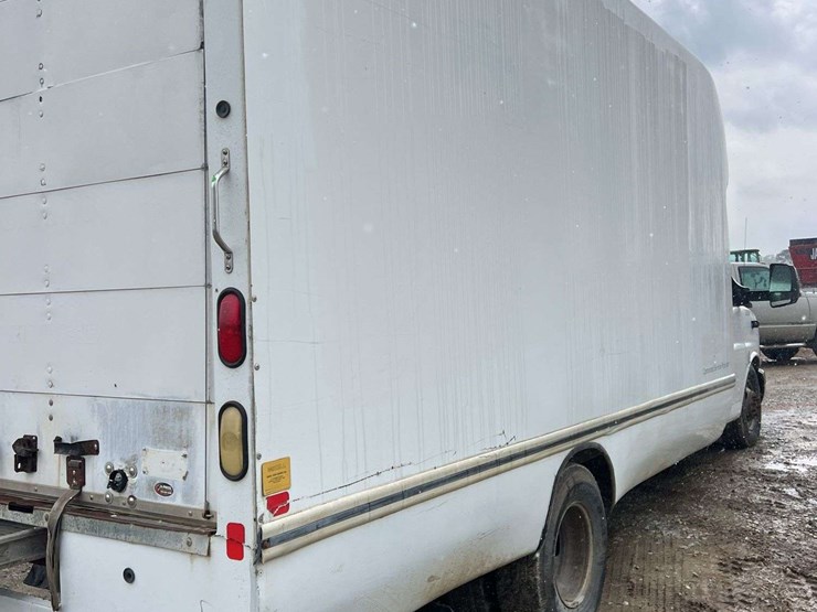 2011-gmc-3500-image-12