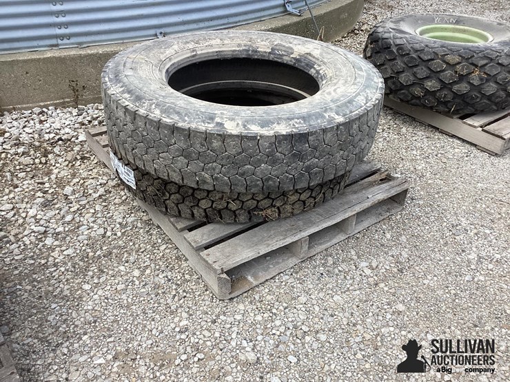 11r24.5-tires-image-1