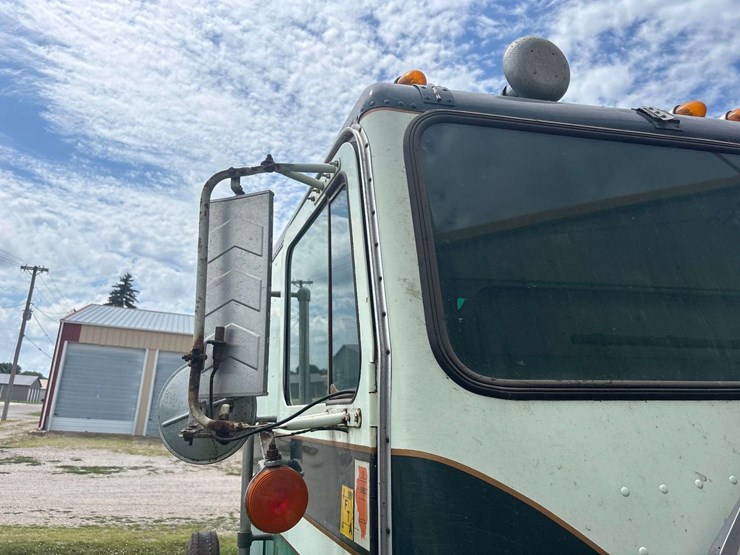 white-freightliner-cabover-semi-image-57