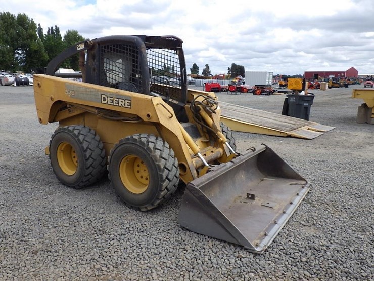 john-deere-skid-steer-loader-image-2