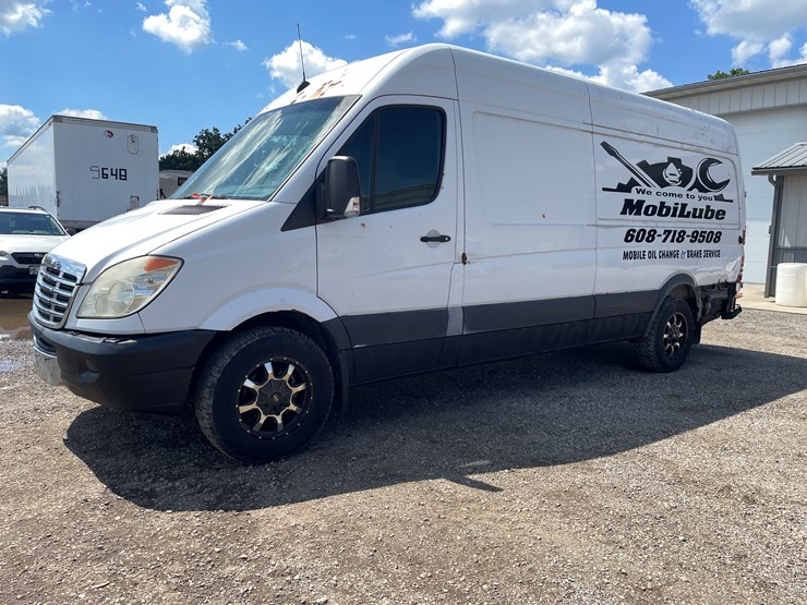 #6276-•-2010-freightliner-diesel-sprinter-van-(has-wi-title)-image-1