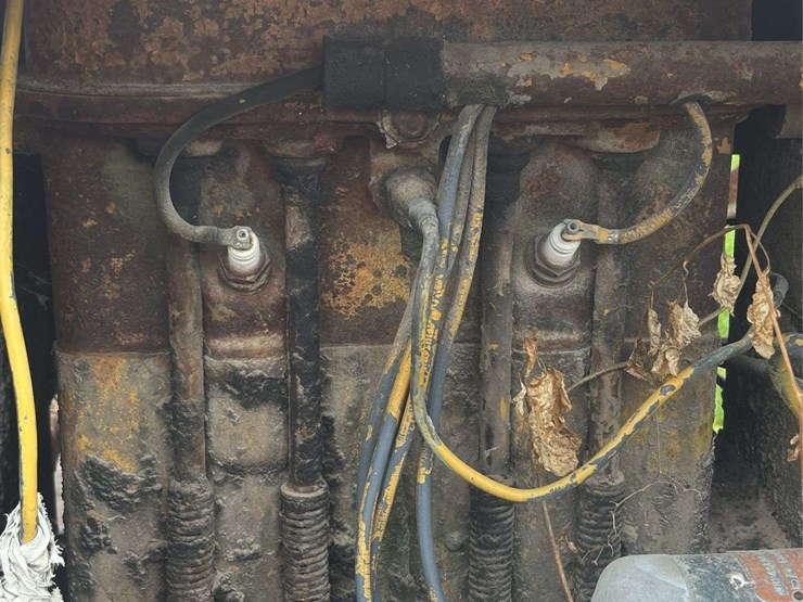 caterpillar-r5-crawler-and-blade-image-18