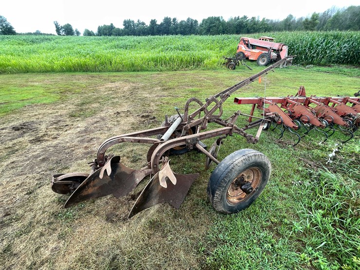 #7460-•-unknown-brand-2-bottom-plow-image-4
