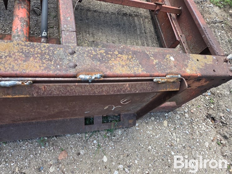 farmhand-hydraulic-square-bale-fork-image-12