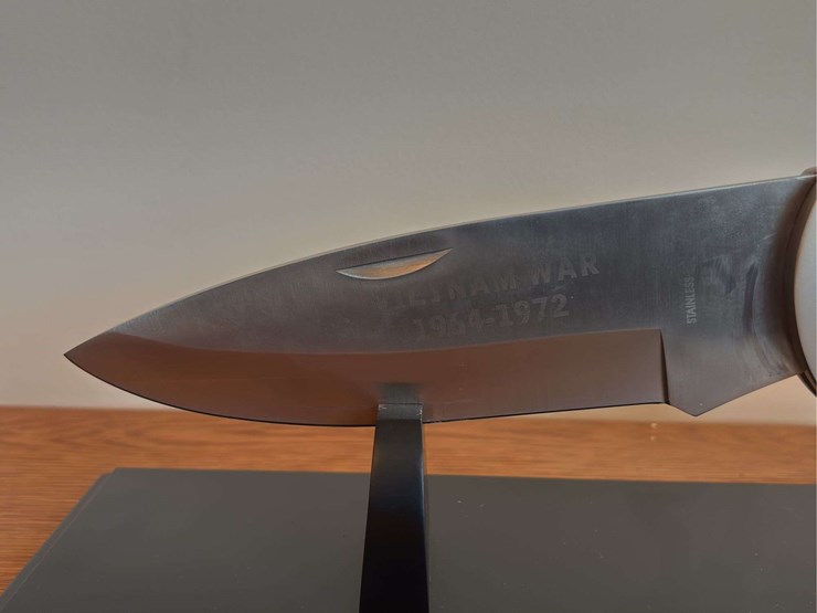 giant-vietnam-war-pocket-knife-on-stand-image-4