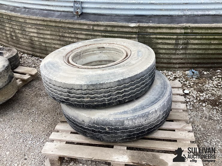 11r22.5-tires-&-rims-image-2